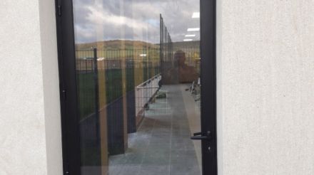 Porte métallique vitrée