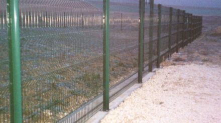 Clôture en panneaux grillagés