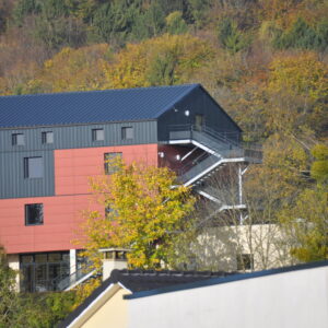 Escalier extérieur de secours pour une école